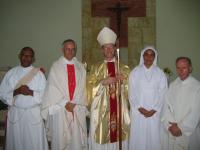 Suor Serafina, il Nunzio, don Lorenzo, don Paolo e Marcial