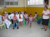 Juan Luis con la sua famiglia nella piccola celebrazione che è seguita all'ordinazione